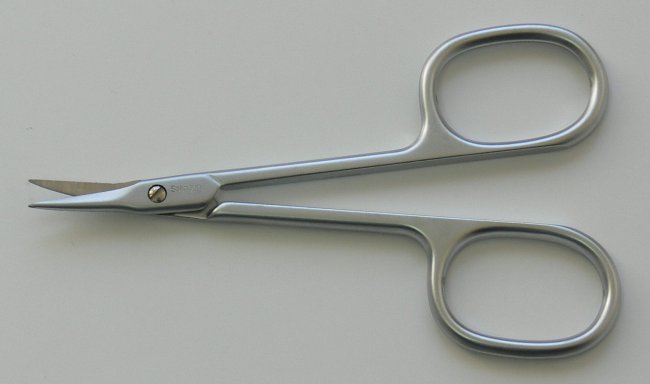 Nůžky na kůži PL 421C matné zahnuté úzké Premium Line Solingen 9 cm Nůžky na kůži PL 421C matné zahnuté úzké Premium Line Solingen 9 cm - Péče o ruce Kleště a nůžky na nehty a kůži pro manikúru a pedikúru, pinzety, pilníky, atd. Nůžky na nehty a kůži pro manikúru a pedikúru