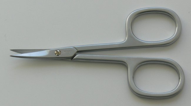 Nůžky na kůži PL 420C matné zahnuté Premium Line Solingen 9 cm Nůžky na kůži PL 420C matné zahnuté Premium Line Solingen 9 cm - Péče o ruce Kleště a nůžky na nehty a kůži pro manikúru a pedikúru, pinzety, pilníky, atd. Nůžky na nehty a kůži pro manikúru a pedikúru