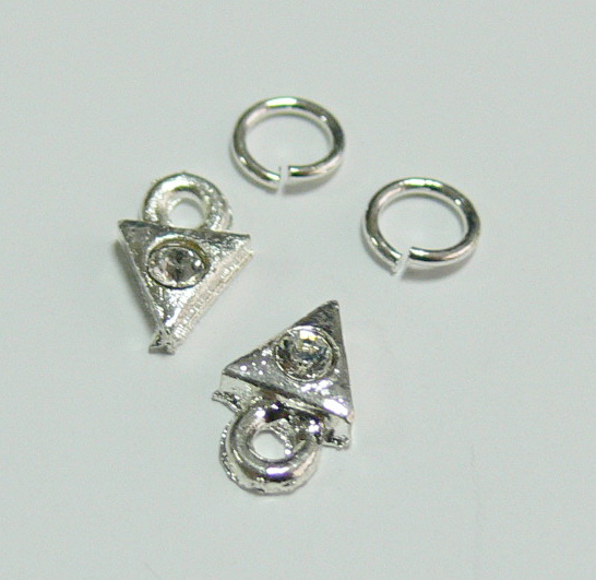 Piercing 590-03 ozdoby na nehty 2 ks Piercing 590-03 ozdoby na nehty 2 ks - Péče o ruce Zdobící nálepky a obtisky na nehty Piercing na nehty