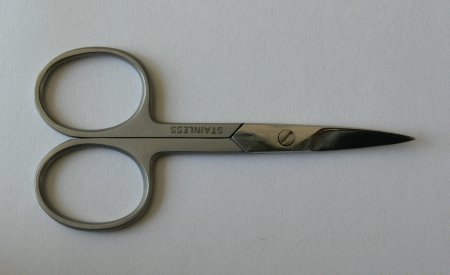 Nůžky na nehty zesílené zahnuté 9 cm Nůžky na nehty zesílené zahnuté 9 cm - Péče o ruce Kleště a nůžky na nehty a kůži pro manikúru a pedikúru, pinzety, pilníky, atd. Nůžky na nehty a kůži pro manikúru a pedikúru