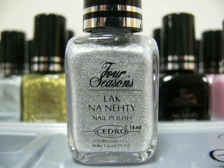 Four Seasons Lak na nehty FS odstín 75 glitterový lak 14 ml Four Seasons Lak na nehty FS odstín 75 glitterový lak 14 ml - Péče o ruce Laky na nehty Laky na nehty Cedro - Four Seasons