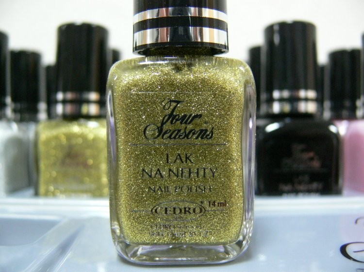 Four Seasons Lak na nehty FS odstín 60 glitterový lak 14 ml Four Seasons Lak na nehty FS odstín 60 glitterový lak 14 ml - Péče o ruce Laky na nehty Laky na nehty Cedro - Four Seasons