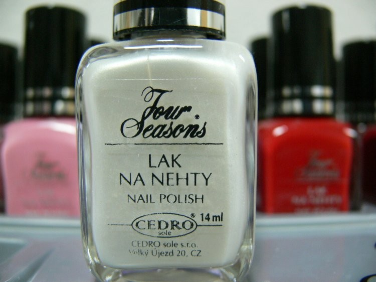 Four Seasons Lak na nehty FS odstín 01 perleťový lak 14 ml Four Seasons Lak na nehty FS odstín 01 perleťový lak 14 ml - Péče o ruce Laky na nehty Laky na nehty Cedro - Four Seasons