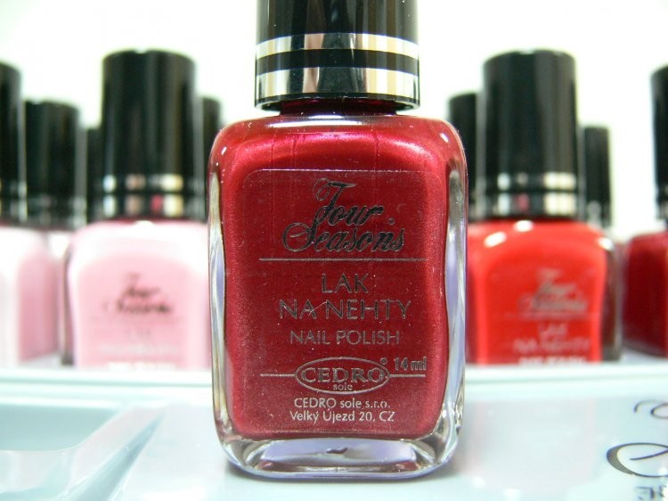 Four Seasons Lak na nehty FS odstín 10 perleťový lak 14 ml Four Seasons Lak na nehty FS odstín 10 perleťový lak 14 ml - Péče o ruce Laky na nehty Laky na nehty Cedro - Four Seasons