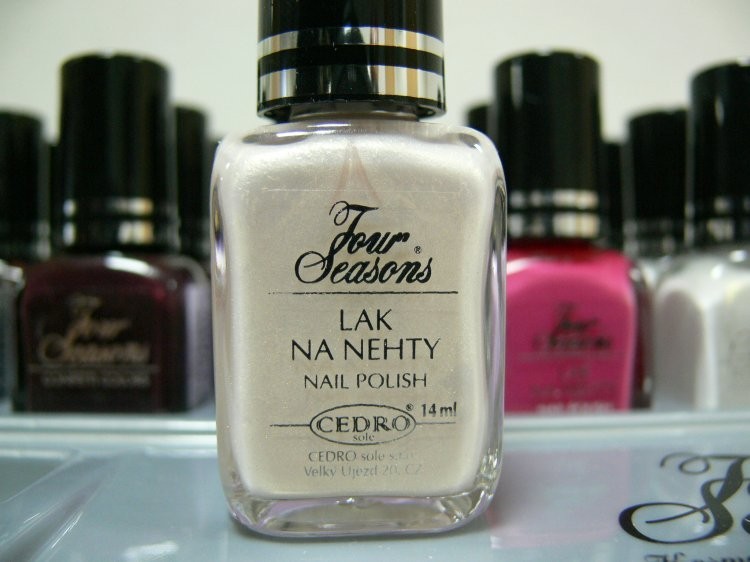 Four Seasons Lak na nehty FS odstín 31 perleťový lak s matovým povrchem 14 ml Four Seasons Lak na nehty FS odstín 31 perleťový lak s matovým povrchem 14 ml - Péče o ruce Laky na nehty Laky na nehty Cedro - Four Seasons