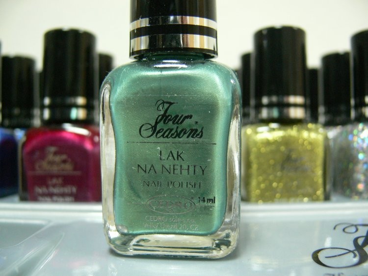 Four Seasons Lak na nehty FS odstín 56 perleťový lak s matovým prachem 14 ml Four Seasons Lak na nehty FS odstín 56 perleťový lak s matovým prachem 14 ml - Péče o ruce Laky na nehty Laky na nehty Cedro - Four Seasons