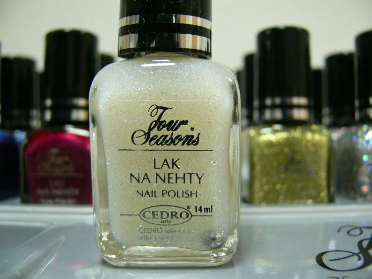 Four Seasons Lak na nehty FS odstín 59 glitterový lak 14 ml Four Seasons Lak na nehty FS odstín 59 glitterový lak 14 ml - Péče o ruce Laky na nehty Laky na nehty Cedro - Four Seasons