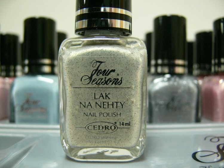 Four Seasons Lak na nehty FS odstín 96 perleťový lak s matovým povrchem 14 ml Four Seasons Lak na nehty FS odstín 96 perleťový lak s matovým povrchem 14 ml - Péče o ruce Laky na nehty Laky na nehty Cedro - Four Seasons