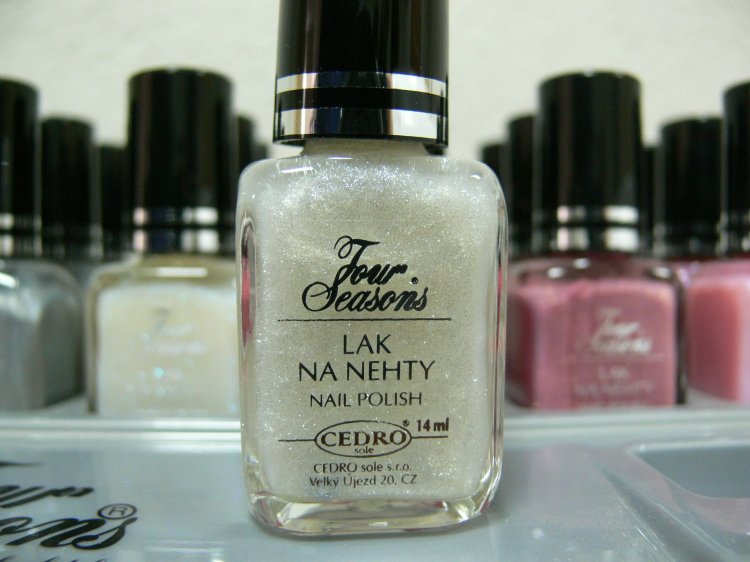 Four Seasons Lak na nehty FS odstín 12 perleťový lak 14 ml Four Seasons Lak na nehty FS odstín 12 perleťový lak 14 ml - Péče o ruce Laky na nehty Laky na nehty Cedro - Four Seasons