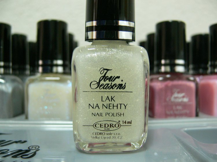 Four Seasons Lak na nehty FS odstín 13 perleťový lak 14 ml Four Seasons Lak na nehty FS odstín 13 perleťový lak 14 ml - Péče o ruce Laky na nehty Laky na nehty Cedro - Four Seasons