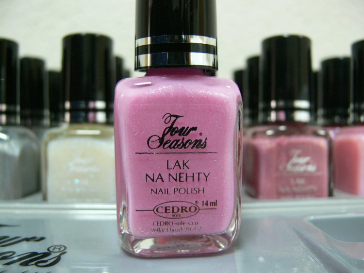 Four Seasons Lak na nehty FS odstín 34 perleťový lak 14 ml Four Seasons Lak na nehty FS odstín 34 perleťový lak 14 ml - Péče o ruce Laky na nehty Laky na nehty Cedro - Four Seasons