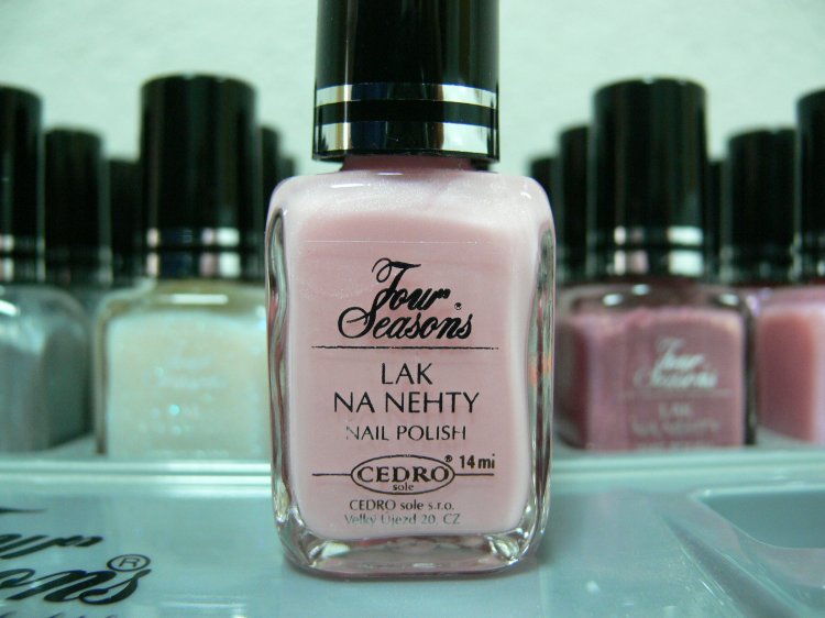Four Seasons Lak na nehty FS odstín 63 perleťový lak 14 ml Four Seasons Lak na nehty FS odstín 63 perleťový lak 14 ml - Péče o ruce Laky na nehty Laky na nehty Cedro - Four Seasons