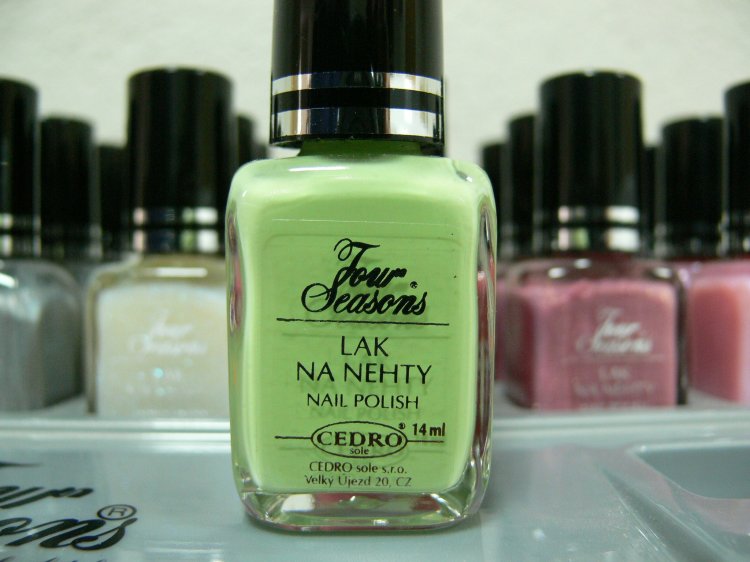 Four Seasons Lak na nehty FS odstín 90 krycí lak bez perleti 14 ml Four Seasons Lak na nehty FS odstín 90 krycí lak bez perleti 14 ml - Péče o ruce Laky na nehty Laky na nehty Cedro - Four Seasons
