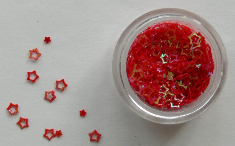 Holografické hvězdičky na zdobení nehtů červené Holografické hvězdičky na zdobení nehtů červené - Péče o ruce Nail Art, zdobící materiály Holografická srdíčka a hvězdičky na zdobení